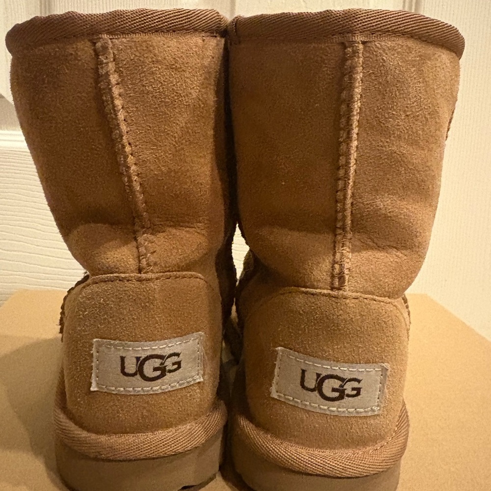 USED UGG Classic II Kids - Chestnut